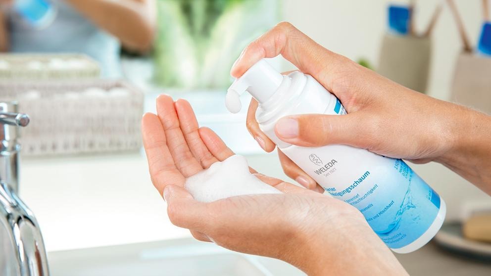 ניקוי עדין של עור מעורב - קצף פנים 150 מ"ל | Weleda